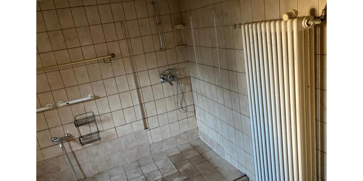 Einfamilienhaus Neuendettelsau - 9 Zimmer, 114 m&sup2;, 140.000&euro; | Angebot:24709906