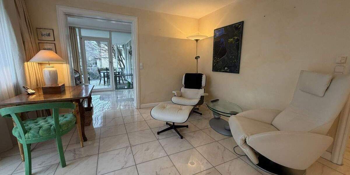 Etagenwohnung Nürnberg Gleißhammer - 4 Zimmer, 208 m&sup2;, 2.200&euro; | Angebot:26502648