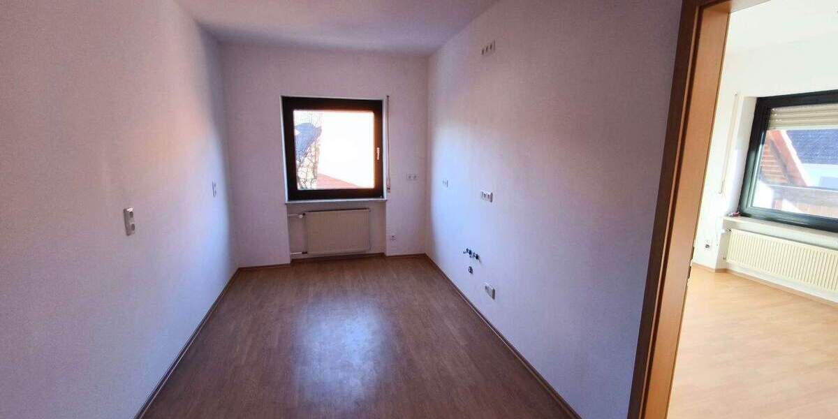 Etagenwohnung Neunkirchen a.Brand Ermreuth - 3 Zimmer, 125 m&sup2;, 1.000&euro; | Angebot:26471152