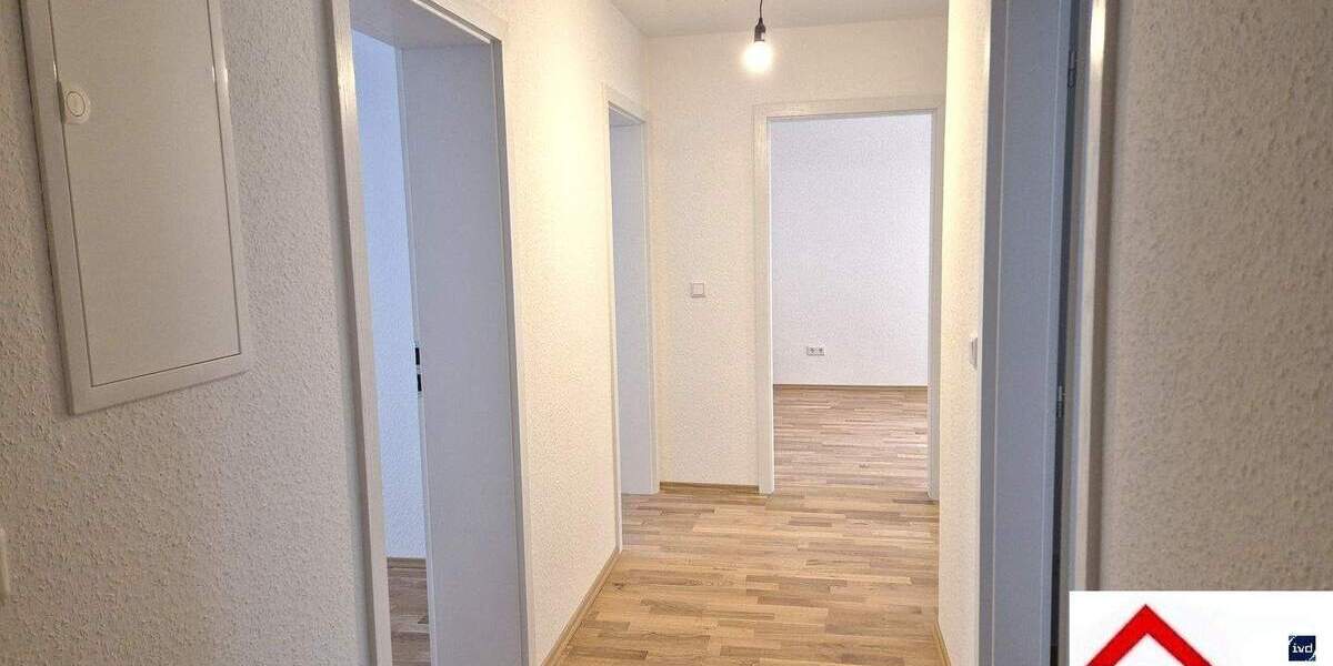 *Frisch modernisiert - 3 Zimmer - Bad mit Fenster - ruhige Seitenstraße* 3 zimmer