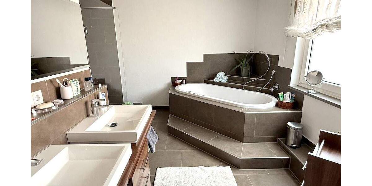 Doppelhaushälfte Neuendettelsau - 5 Zimmer, 173 m&sup2;, 520.000&euro; | Angebot:23969408