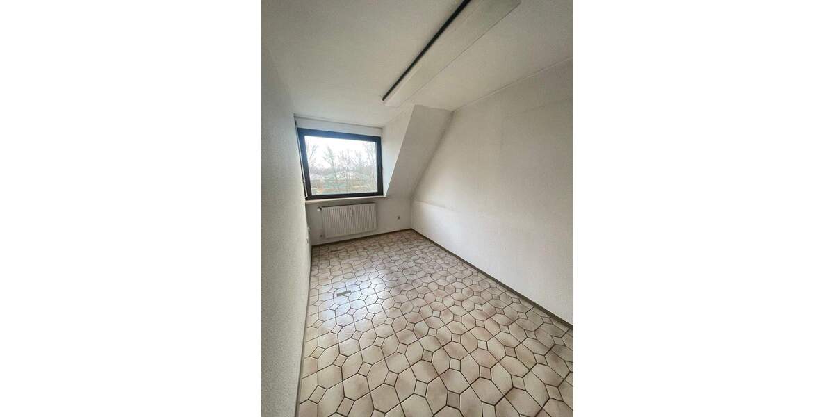 Geräumiges Familienhaus mit Balkonen und Terrasse in Nürnberg, Großreuth h d Veste 9 zimmer