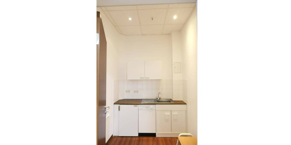 Gewerbeobjekt Nürnberg Wetzendorf - 6 Zimmer, 182 m&sup2;, 2.200&euro; | Angebot:25799116