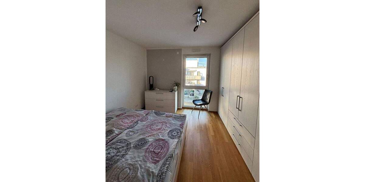 Hochwertig ausgestattete 2 Zimmer-Wohnung mit moderner Einbauküche, Parkettboden, sehr schönem Balkon, Duschbad, Aufzug + TG-Stellplatz 2 zimmer