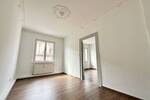 Frei & mit Balkon in der Nordstadt! Helle 2,5-Zimmer-Wohnung im obersten Stock, zentrale aber ruhige Lage in Rennweg