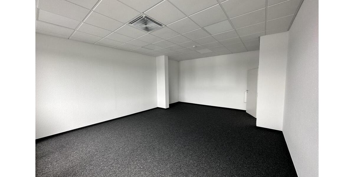 Neuwertiges Büro (ca. 42qm) mit Blick auf den Moritzberg in der Industriestraße 23a zimmer