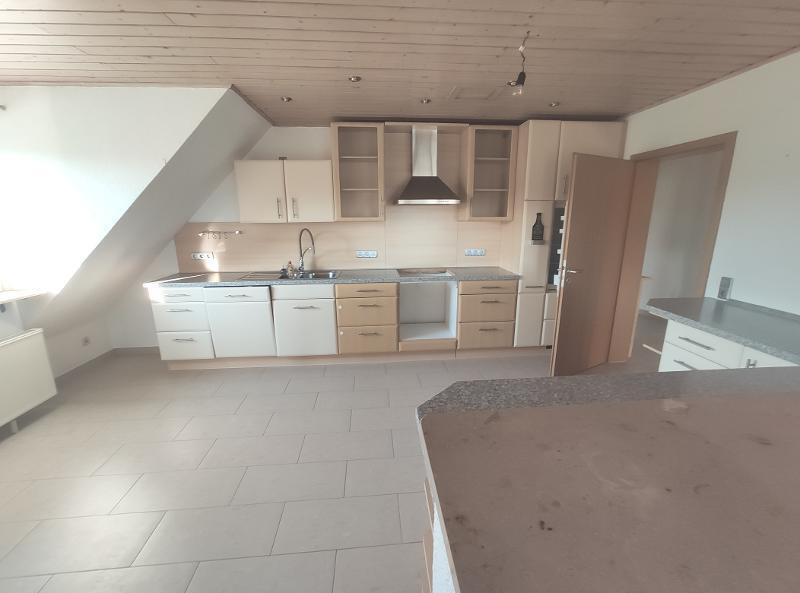 Große Maisonette mit Klimaanlagen (aktuell in 2 Wohnungen unterteilt) mit 2 Balkonen, 2 Einbauküchen und 2 Stellplätzen 5 zimmer