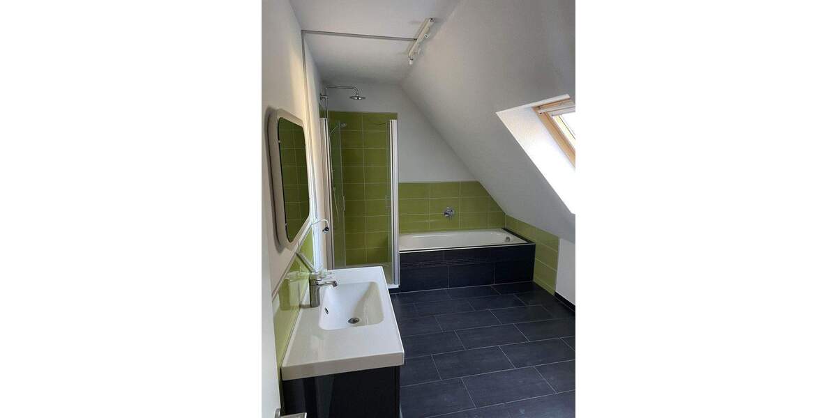 Große 5-Zimmer-DG-Wohnung inkl. EBK, Kaminofen u. herausragendem Preis-Leistungsverhältnis 5 zimmer