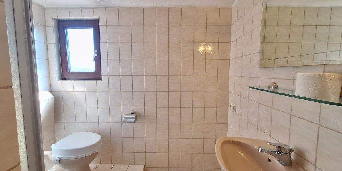 Gepflegtes Dreifamilienhaus in schöner Wohnlage mit zwei Einzelgaragen 7 zimmer