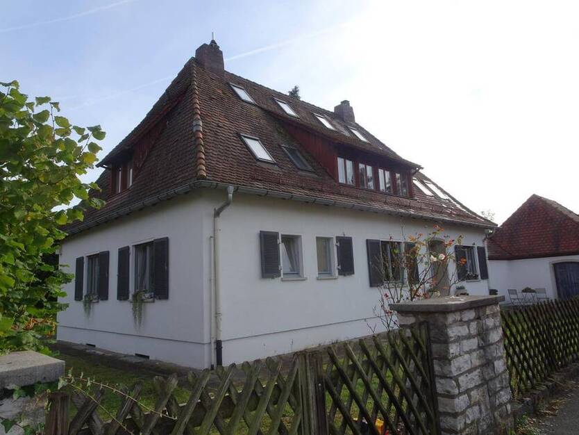 Großzügiges helles Einfamilienhaus mit zwei Garagen in ruhiger Lage - SchwaigBehringersdorf bei Nürnberg