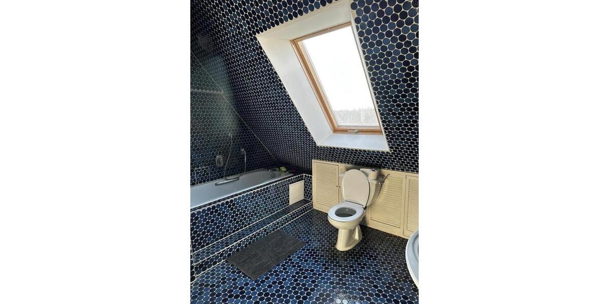 Dachgeschoßwohnung Nürnberg Gaismannshof - 5 Zimmer, 125 m&sup2;, 1.500&euro; | Angebot:27605204