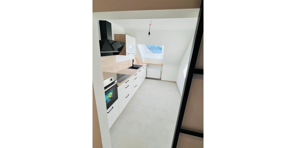 Sanierte 3 Zimmerwohnung + Küche + Stellplatz + TLB 3 zimmer