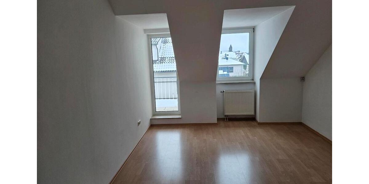 Unvermietete 3 Zimmer Dachgeschoss Wohnung 3 zimmer