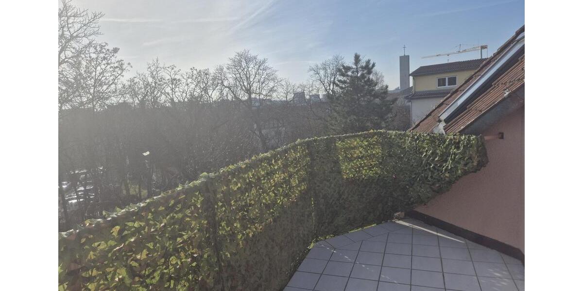 Dachgeschoßwohnung Fürth Eigenes Heim - 2.5 Zimmer, 60 m&sup2;, 890&euro; | Angebot:25392050