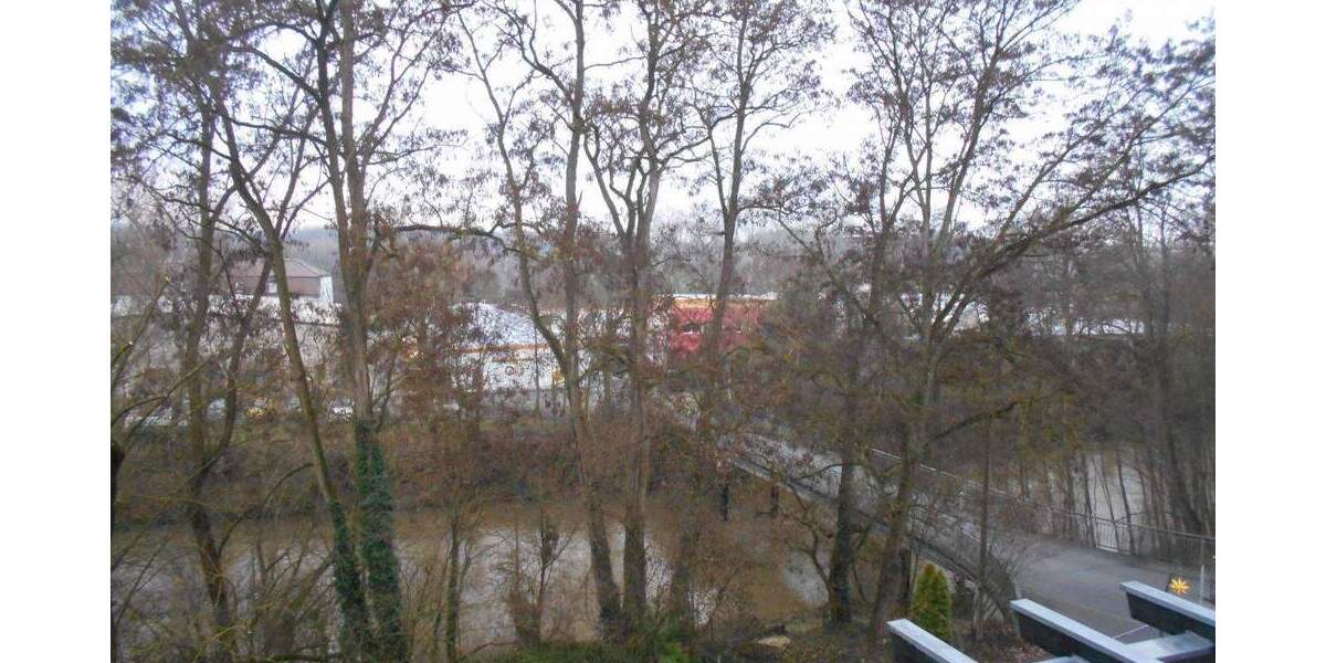 Galeriewohnung mit großem Balkon und Blick zur Rednitz, inkl. extragroßem TG Stellplatz 3 zimmer