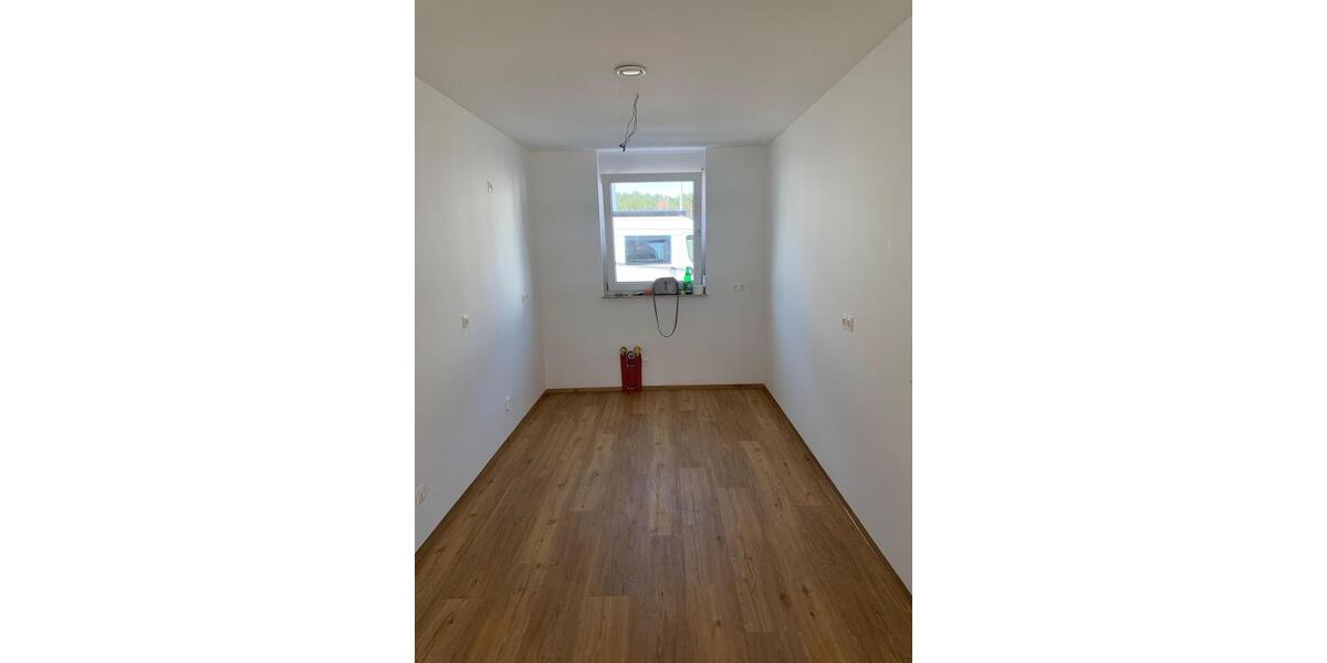 Reihenhaus Roth - 5 Zimmer, 141 m&sup2;, 2.000&euro; | Angebot:27613163