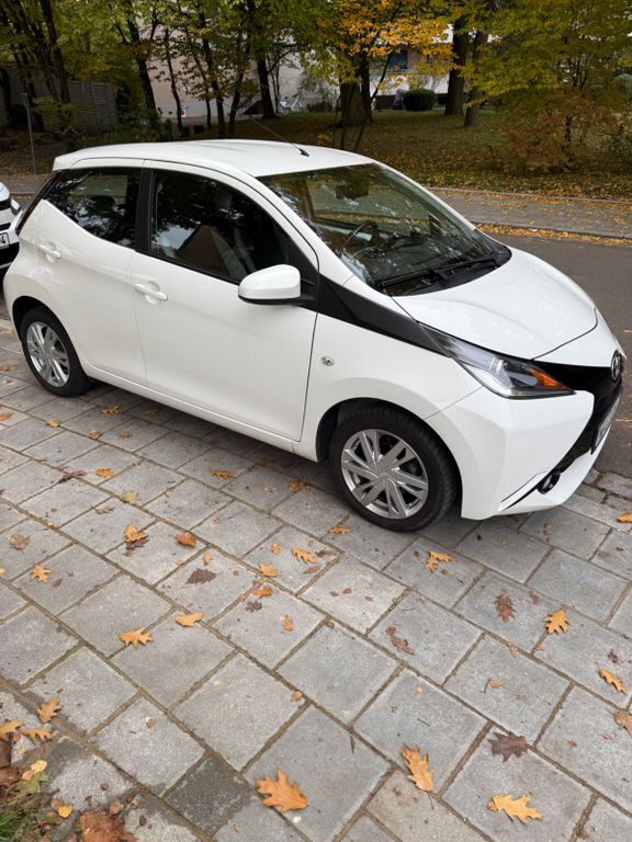 Toyota Aygo (X) 49.500 km 9.300 € Nürnberg 90473