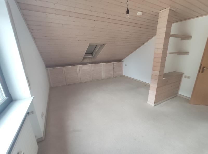 3 Zi. DG Wohnung mit Küche, Gartenmitbenutzung und Stellplatz - Etagenwohnung Weisendorf | Angebot:24351111