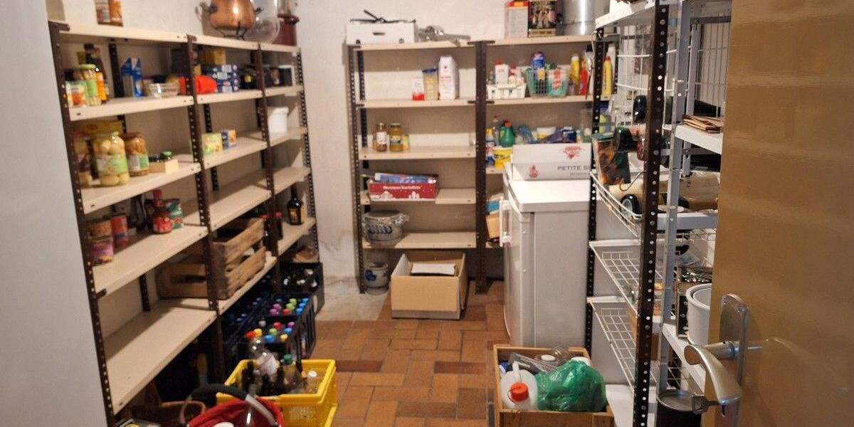 Großzügige Doppelhaushälfte mit großem Garten, 2 Einzelgaragen und Sauna 6 zimmer