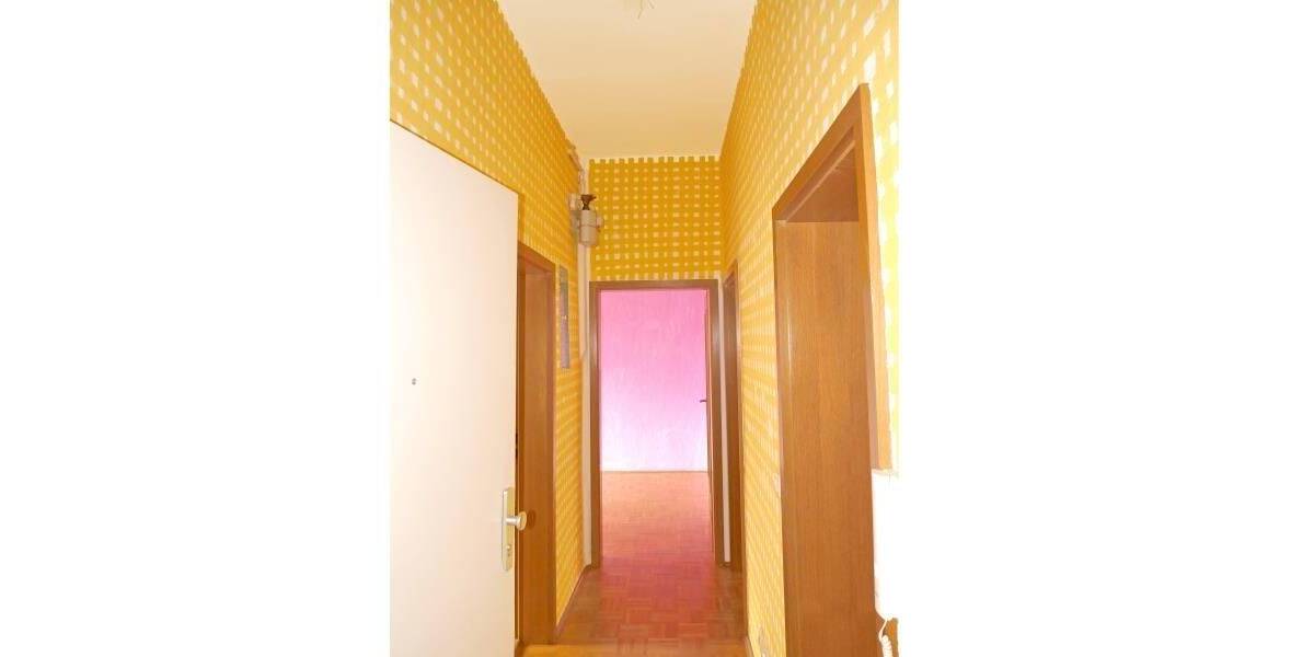 N-Rabus: Gut geschnittene 3-Zi-Whg (3.OG oh. Lift), Parkett, EBK, Balkon - sanierungsbedürftig 3 zimmer