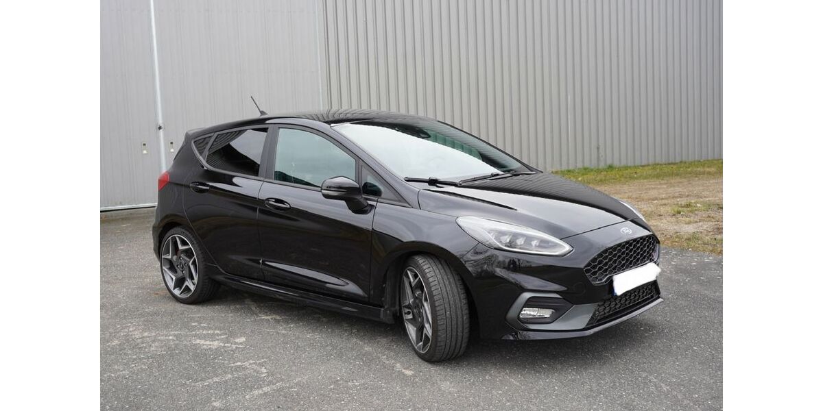 Ford Fiesta 39.990 km 21.330 &euro; Fürth 90765