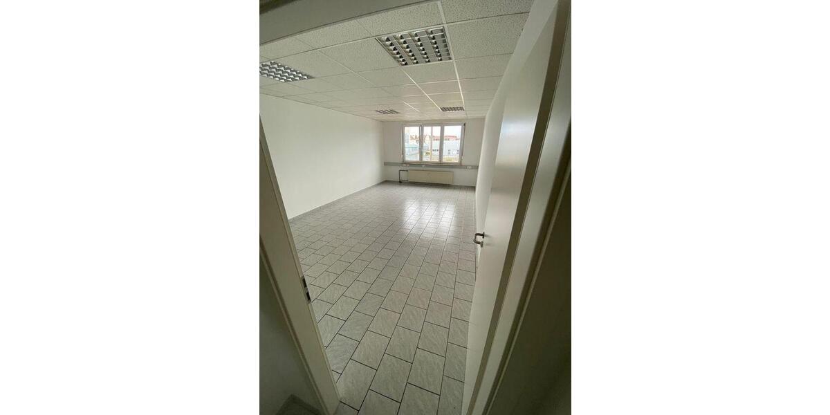 Helle Bürofläche (88 m²) in Fürth – 2 große Büros, Teeküche, Top-Anbindung, provisionsfrei zimmer