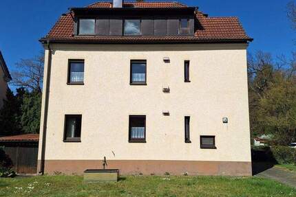 Gepflegtes Dreifamilienhaus in schöner Wohnlage mit zwei Einzelgaragen 7 zimmer