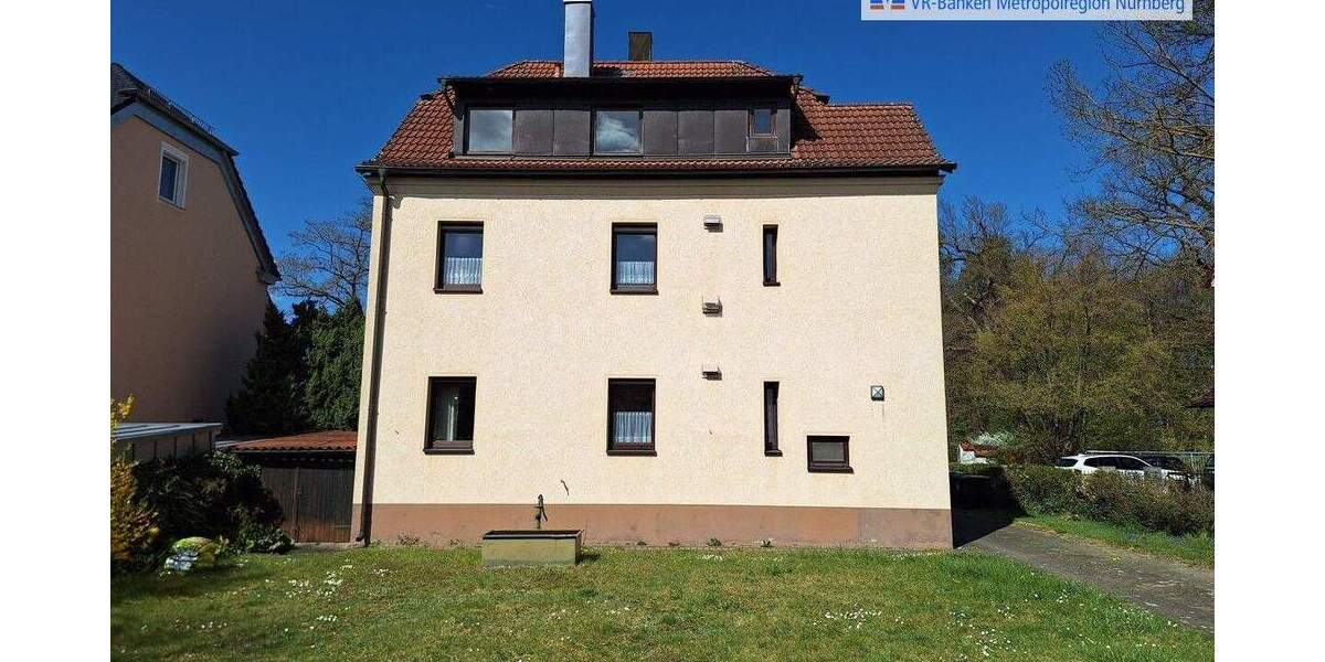 Gepflegtes Dreifamilienhaus in schöner Wohnlage mit zwei Einzelgaragen 7 zimmer