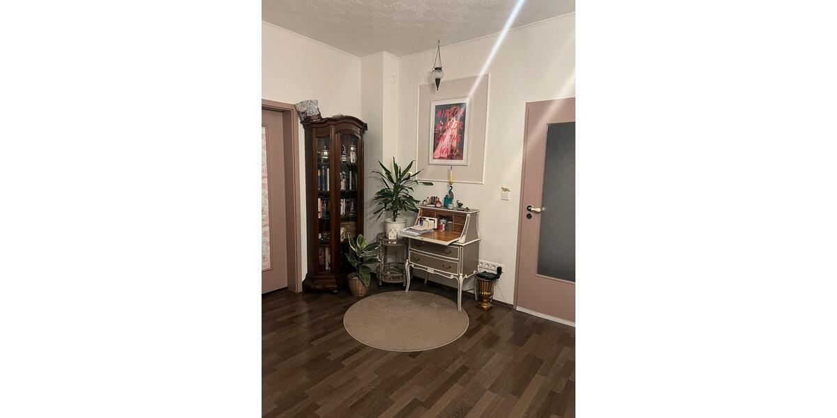 Zweizimmerwohnung früher Dreizimmer -Altbau 2 zimmer