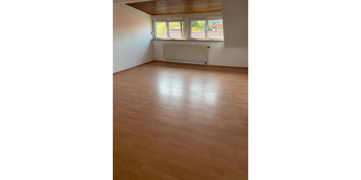 Dachgeschoßwohnung Allersberg Eismannsdorf - 3 Zimmer, 88 m&sup2;, 600&euro; | Angebot:25933611