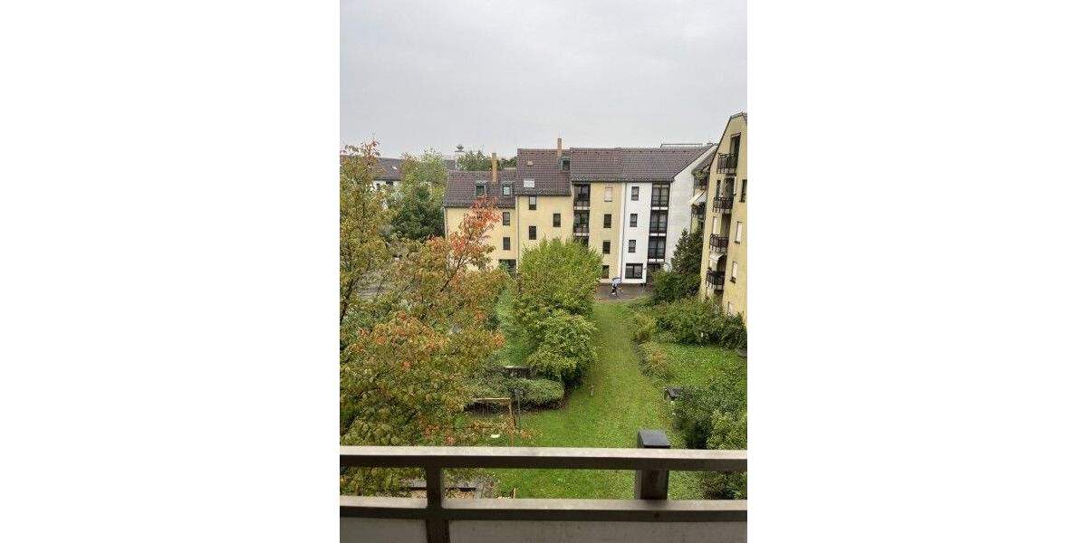 Helle, teilrenovierte 2-Zimmerwohnung - Frisch gestrichen - Neue Böden - TG-Stellplatz - Balkon 2 zimmer