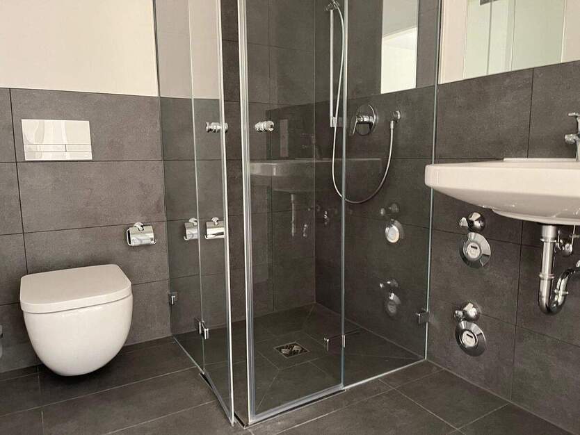 2-Zimmer-Wohnung mit EBK und Loggia in zentraler Lage! 2 zimmer