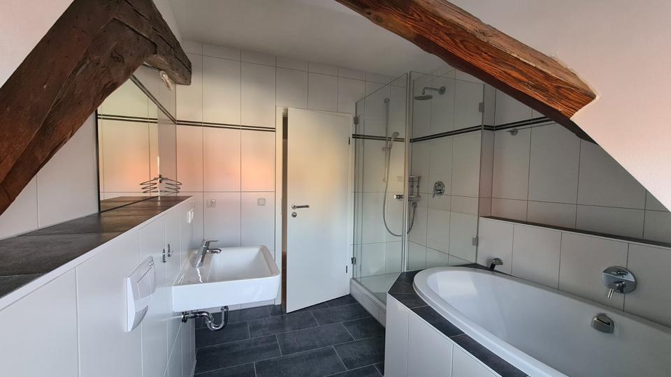 Charmante DG-Maisonette-Wohnung mit exkl. Ausstattung in Bruck 2.5 zimmer