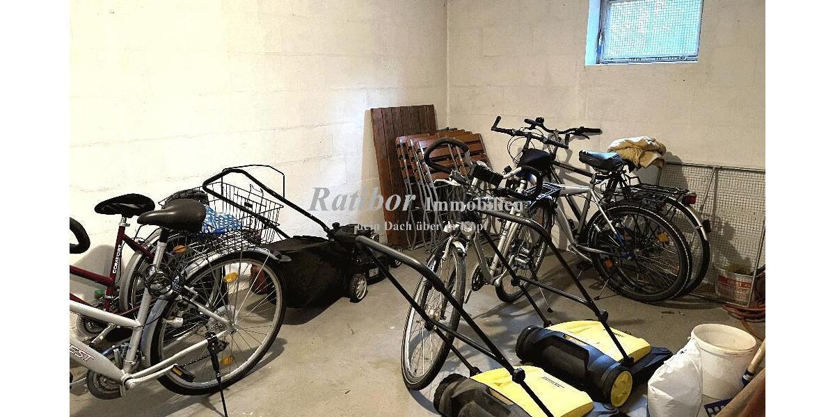 Gut vermietete 2 Zimmer-Mansardenwohnung mit Loggia und Stellplatz in ruhiger Wohnlage RH-Nord - Dachgeschoßwohnung Roth | Angebot:25281237