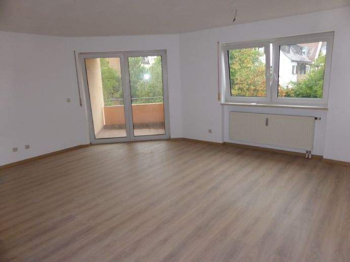 Top gepflegte 1-Zimmer-Wohnung mit Balkon direkt in Feucht