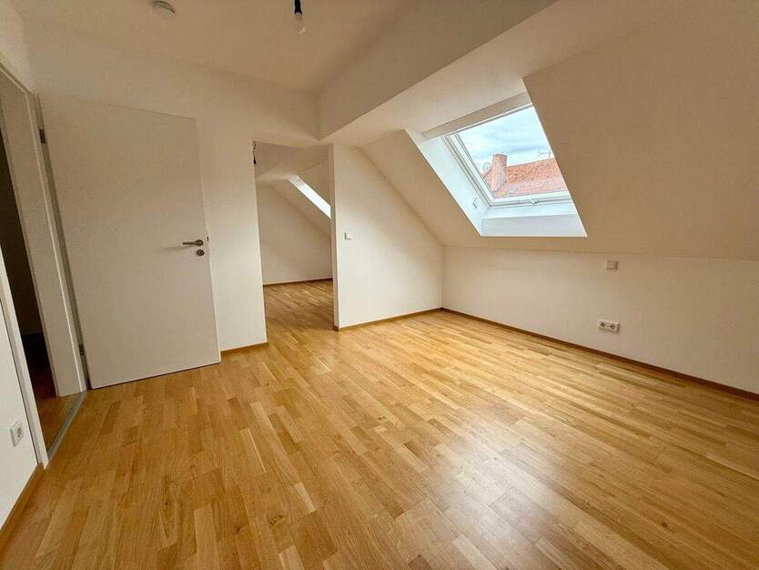 Wunderschöne helle 3 Zi.-Dachgeschoss-Whg. inkl. offener Einbauküche 3 zimmer