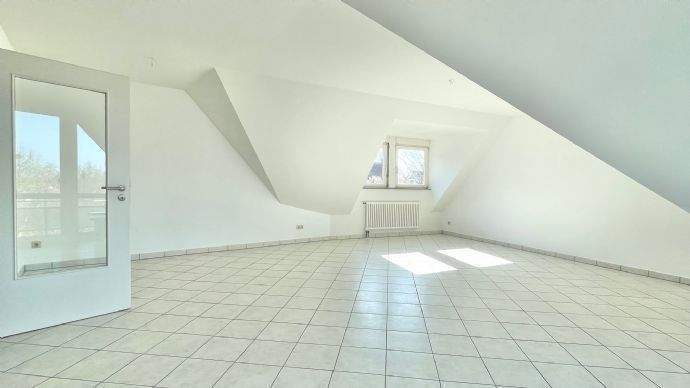 Vermietet: Reichelsdorfer Keller: große DG 2-ZW, 78m² mit Balkonen und TG-Stellplatz im 2.OG 2 zimmer