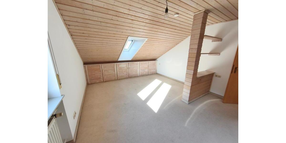 3 Zi. DG Wohnung mit Küche, Gartenmitbenutzung und Stellplatz - Etagenwohnung Weisendorf | Angebot:27651233