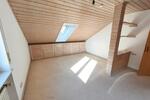 3 Zi. DG Wohnung mit Küche, Gartenmitbenutzung und Stellplatz - Etagenwohnung Weisendorf | Angebot:27651233