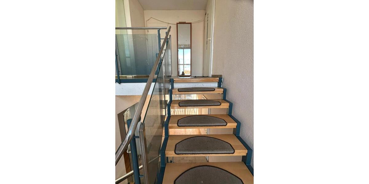 Großes Einfamilienhaus über drei Stockwerke 6 zimmer