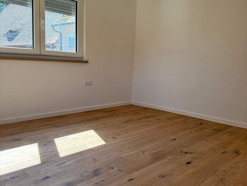 +++ 3-ETAGEN-HAUS MIT VIEL PLATZ UND GROßER TERRASSE IN WEIHERHOF +++