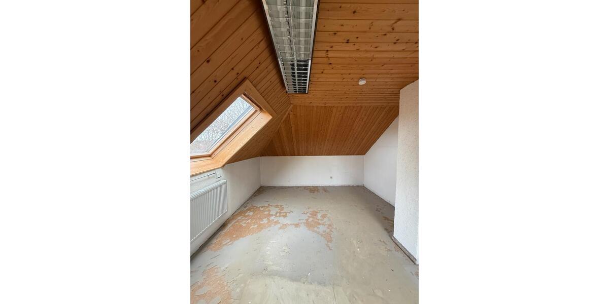 Zimmer zu vermieten all inklusive 2 x Dachgeschoss einmal Keller zimmer