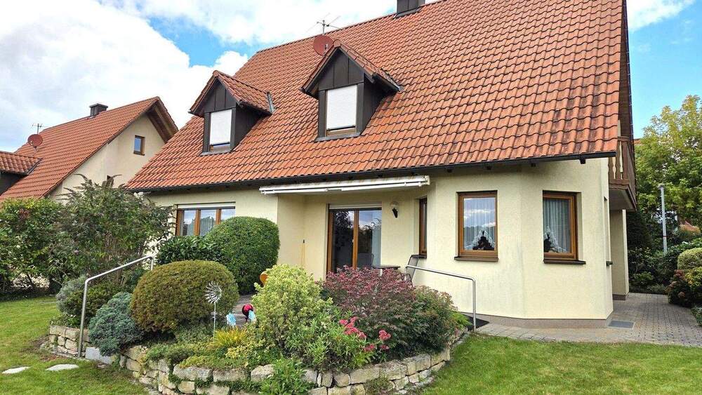 Einfamilienhaus Roßtal - 6 Zimmer, 162 m&sup2;, 849.000&euro; | Angebot:25711087