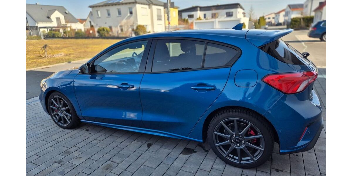 Ford Focus 81.000 km 15.900 &euro; Langenzenn 90579