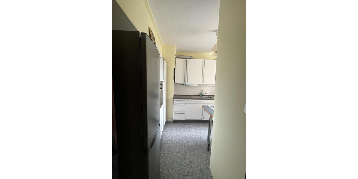 Zweizimmerwohnung früher Dreizimmer -Altbau 2 zimmer