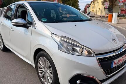 Peugeot 208 60.000 km 8.600 &euro; Nürnberg 90431