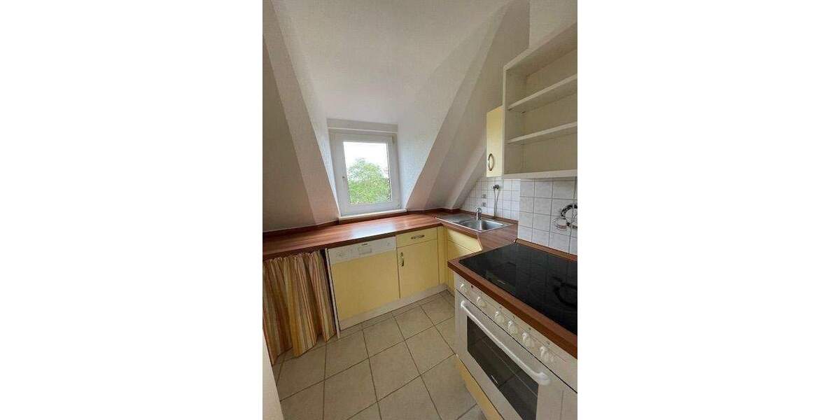 ***NEUES JAHR NEUE WOHNUNG...die RUHE SPÜREN...tolle Dachwohnung...EINBAUKÜCHE*** 3 zimmer