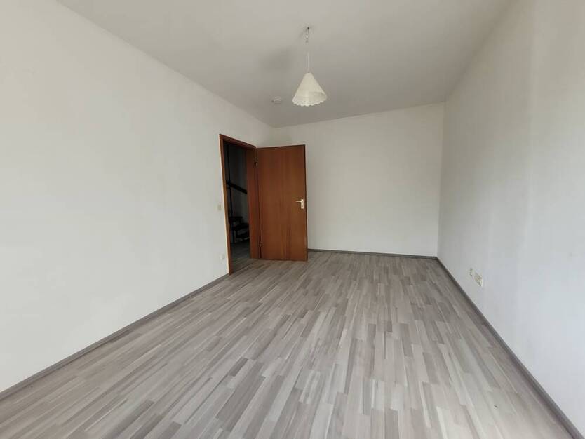*** Wohnen in BESTLAGE *** Charmantes Reihenmittelhaus Garten Garage mit Potential