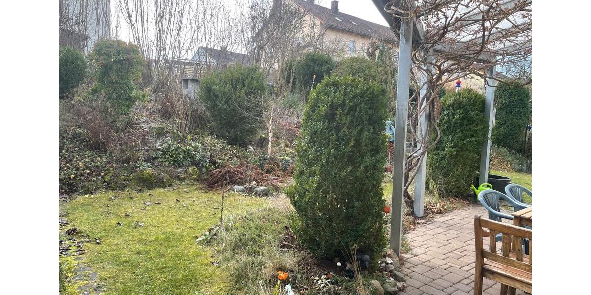 Doppelhaushälfte Heilsbronn - 6 Zimmer, 240 m&sup2;, 1.900&euro; | Angebot:24535997