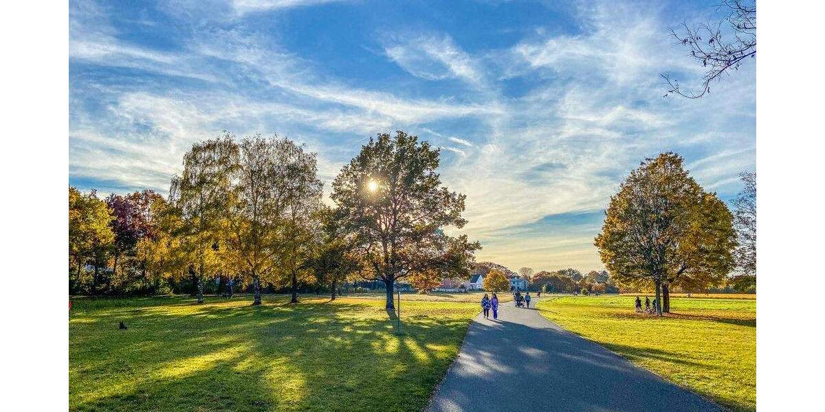 Herrliche 3-Zi.-DG-Wohnung | Aufzug | EBK | Tageslichtbad m. Dusche + Wanne | AR | 3 zimmer